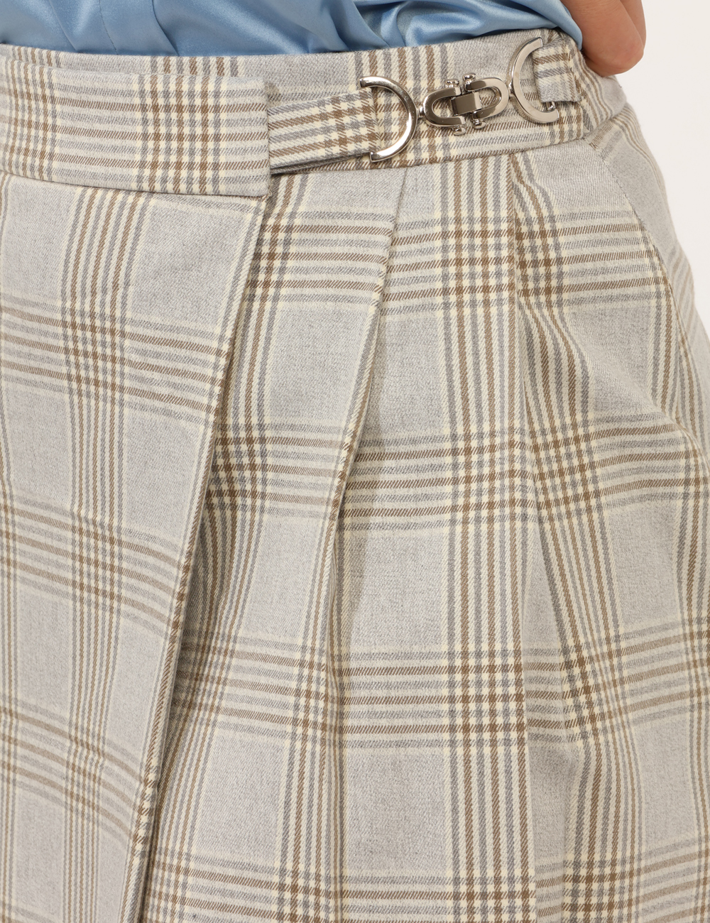 GN05SA25-TPV339-OA_GRIGIO-BEIGE-UNICO_AI25_3 Gonna Materica Grigio - Gonna modello longuette, elegante, in fantasia quadrettata beige e grigio, con zip laterale che perm