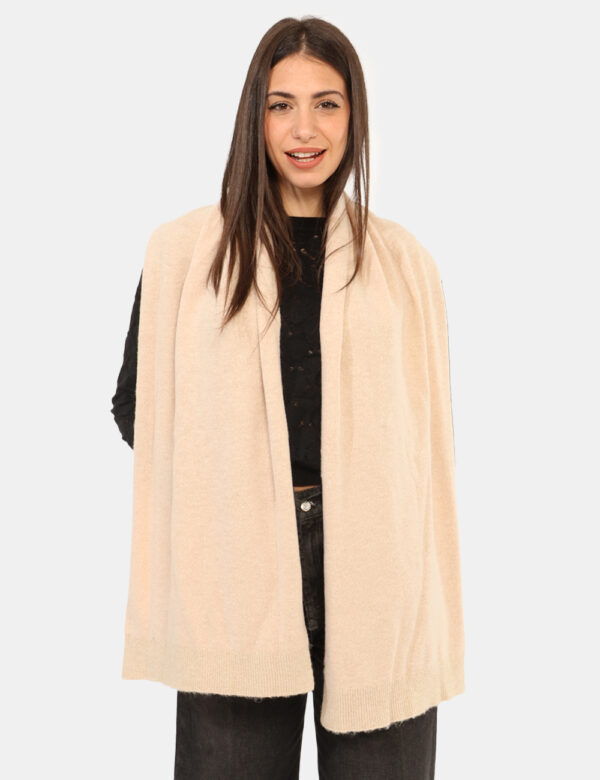 Sciarpa Yes Zee Beige - Sciarpa in total beige, calda e avvolgente, con filo lurex dorato che dona un tocco di luce all'acce
