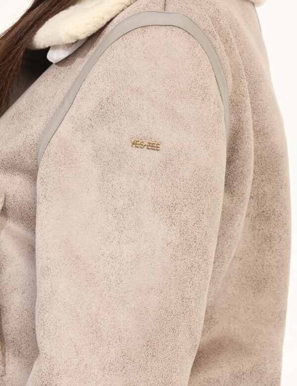 Giacca Yes Zee Grigio - Giacca corta in total grigio chiaro con interno in fake fur bianco e tasche a taglio trasversale, pi