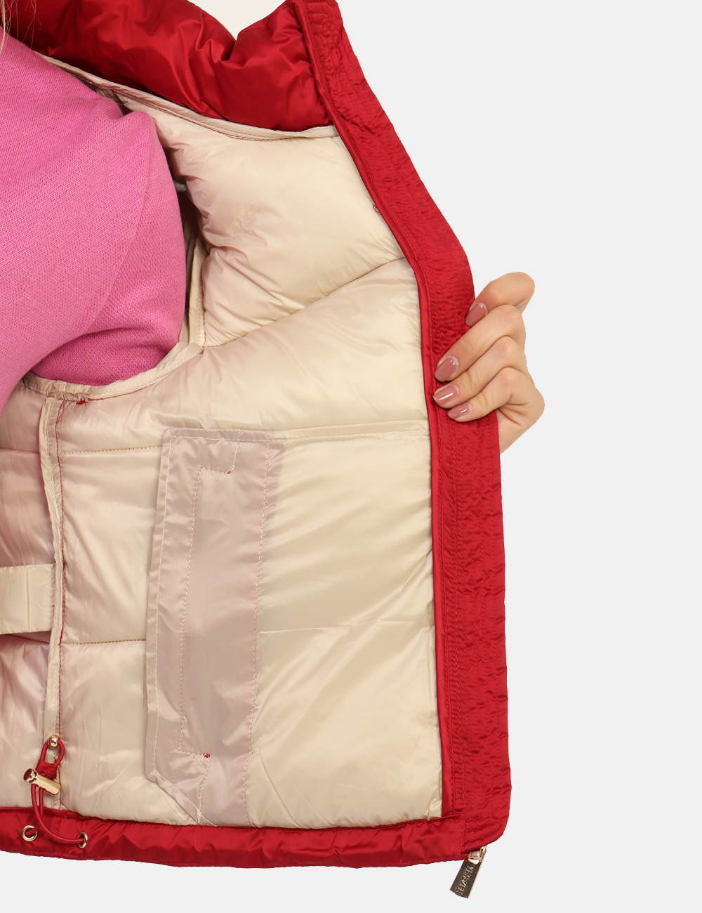 J031-M800-OA_ROSSO-SCURO_AI25_3 Giacca Yes Zee Rosso - Piumino corto , modello oversize e senza cappuccio. La vestibilità è ridotta.Cod. art. J031 M800 OAVi