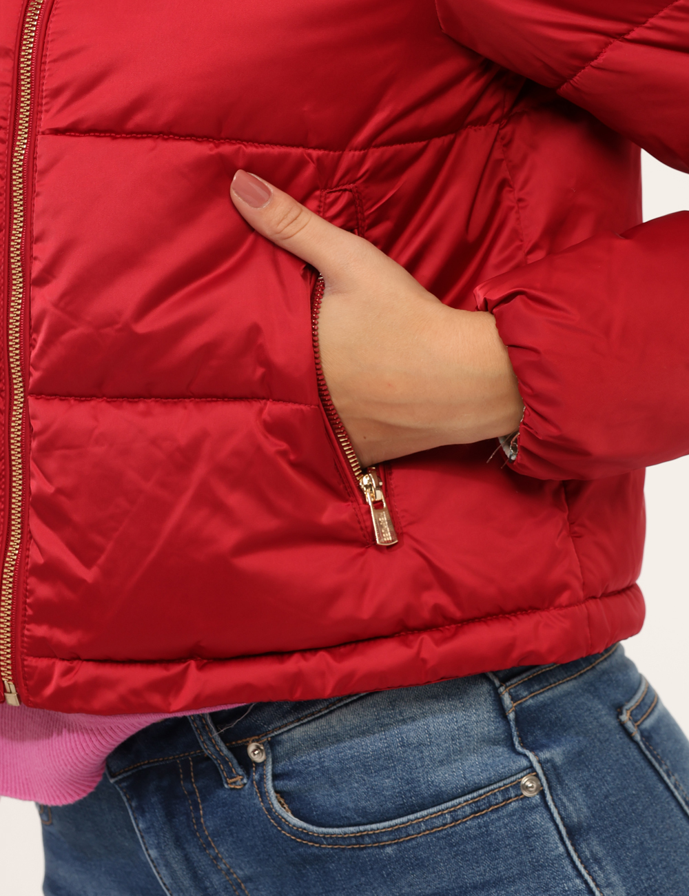 J031-M800-OA_ROSSO-SCURO_AI25_5 Giacca Yes Zee Rosso - Piumino corto , modello oversize e senza cappuccio. La vestibilità è ridotta.Cod. art. J031 M800 OAVi