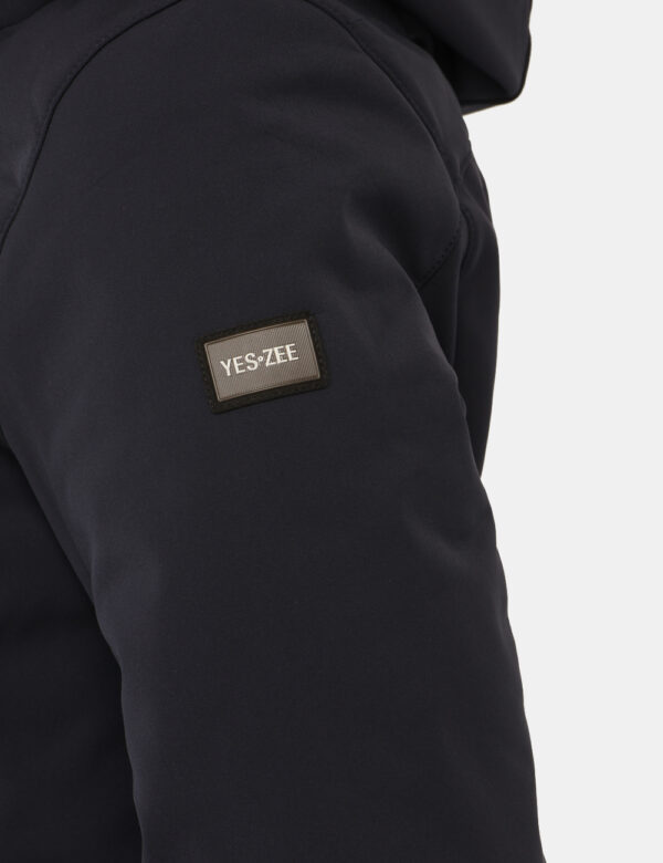 Giacca Yes Zee Blu - Giacca invernale con cappuccio, in total blu navy, con tasche a taglio trasversale e chiusura a zip. La
