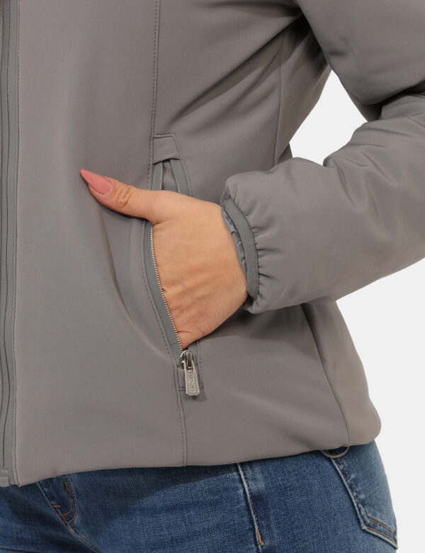 Giacca Yes Zee Grigio - Giacca invernale con cappuccio removibile, in total grigio chiaro, con patch logo brand e tasche a t