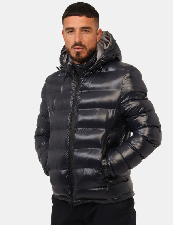 Piumino Yes Zee Blu - Piumino con cappuccio removibile, in total blu navy lucido ed interno grigio, più tasche a taglio tras
