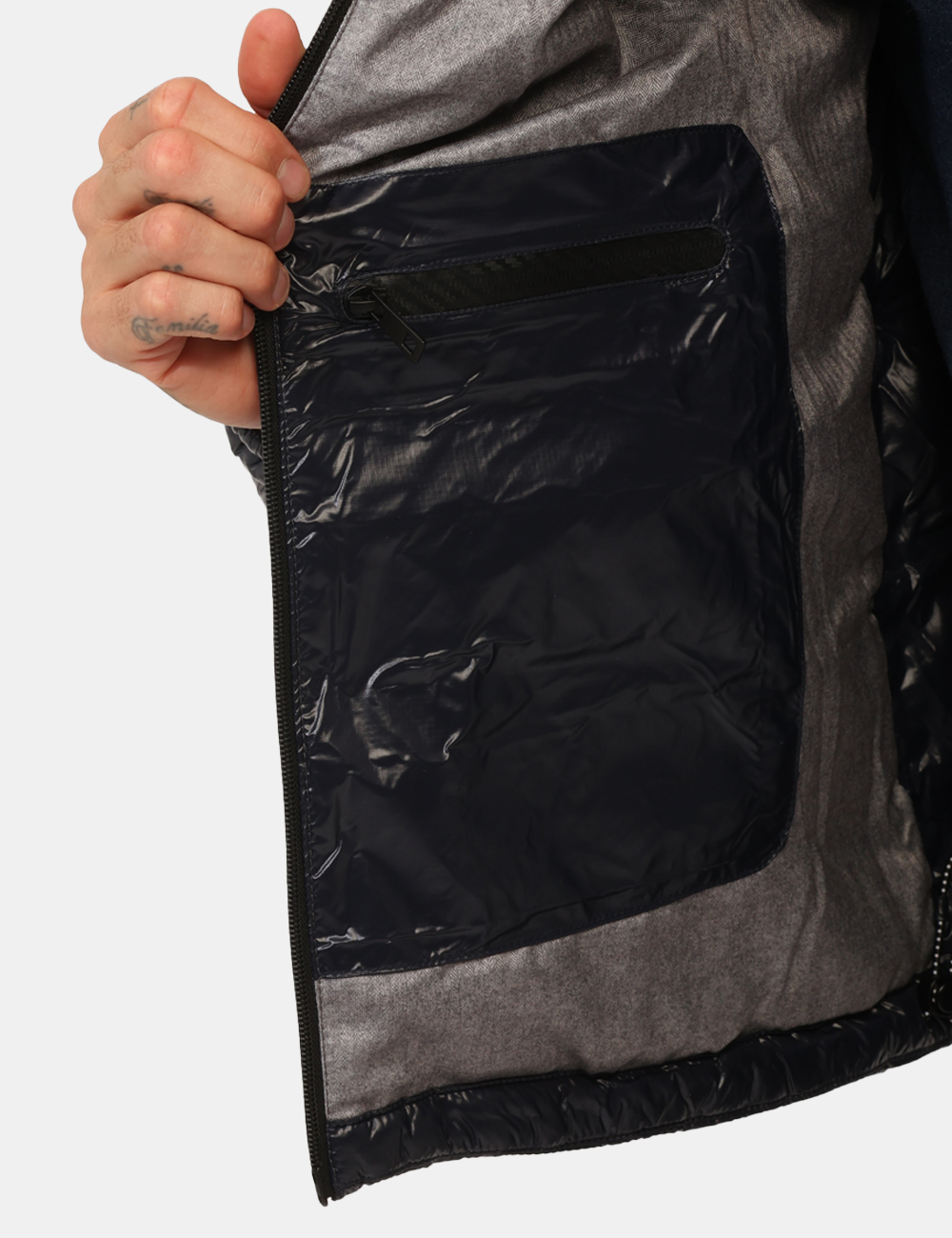 J823-B400-OA_BLU-NAVY_AI25_3 Piumino Yes Zee Blu - Piumino con cappuccio removibile, in total blu navy lucido ed interno grigio, più tasche a taglio tras