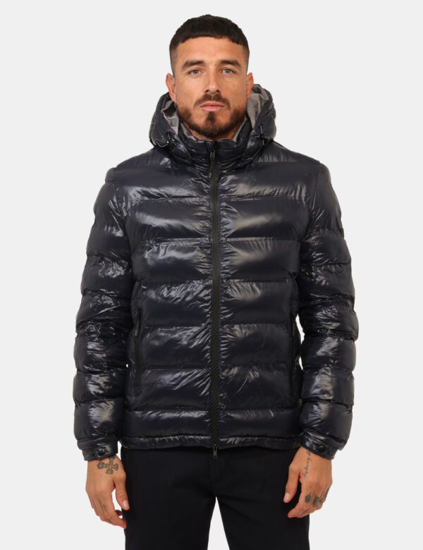 Piumino Yes Zee Blu - Piumino con cappuccio removibile, in total blu navy lucido ed interno grigio, più tasche a taglio tras