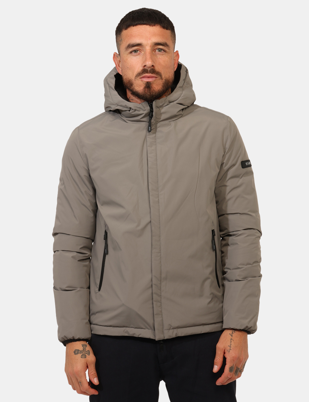 J824-B500-OA_GRIGIO_AI25_6 Piumino Yes Zee Grigio - Piumino con cappuccio non removibile, in total nero con interno grigio, più tasche a taglio trasver