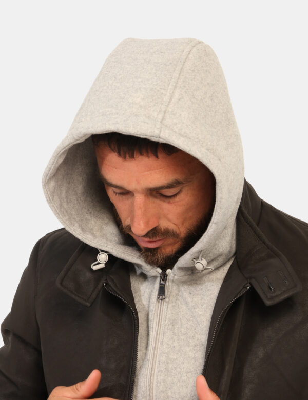Giacca Yes Zee Marrone - Giaccome in simil pelle in testa di moro, con cappuccio ed interno in tessuto felpato grigio chiaro