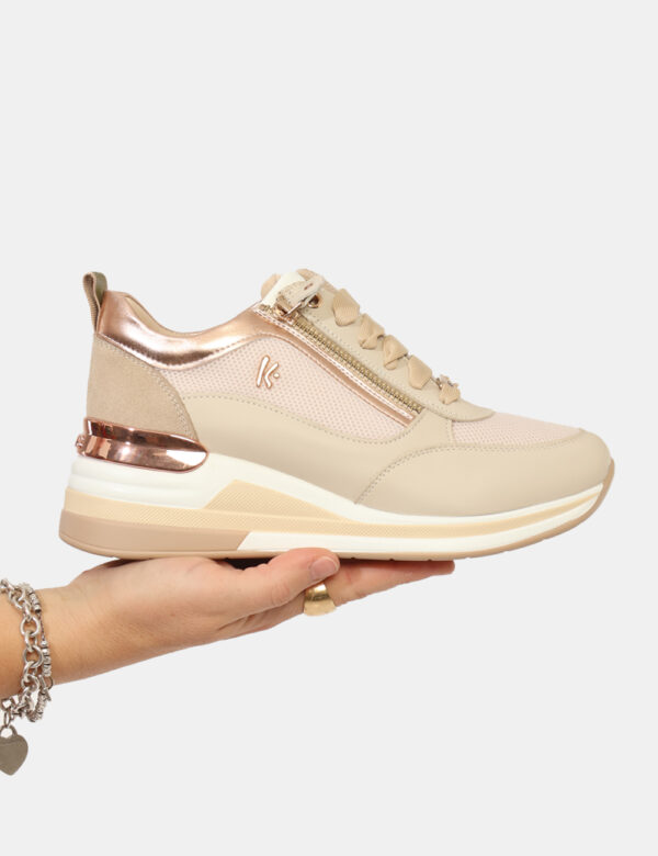 Sneakers Keys Beige - Sneakers con suola rialzata, in tessuto e cuoio total beige con dettagli e zip dorata. L'indossatura è