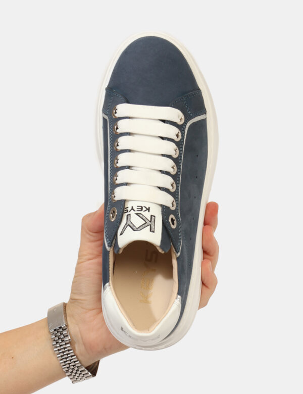 Sneakers Keys Blu - Sneakers con suola leggermente rialzata, in total blu con dettagli argentati. L'indossatura è pratica e