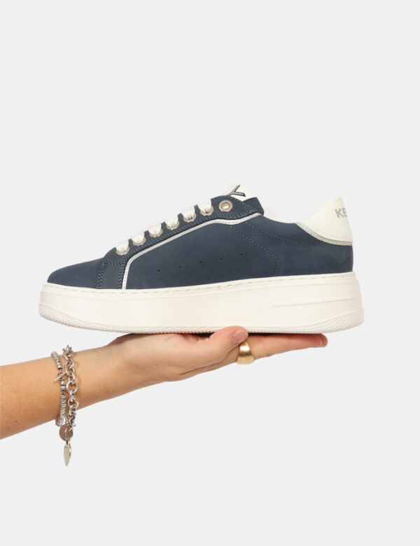 Sneakers Keys Blu - Sneakers con suola leggermente rialzata, in total blu con dettagli argentati. L'indossatura è pratica e
