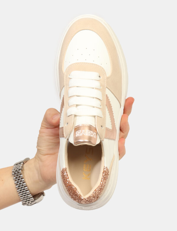 Sneakers Keys Beige - Sneakers con suola leggermente rialzata, in tessuto e cuoio total bianco/beige con dettagli dorati. L'