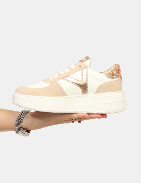 Sneakers Keys Beige - Sneakers con suola leggermente rialzata, in tessuto e cuoio total bianco/beige con dettagli dorati. L'