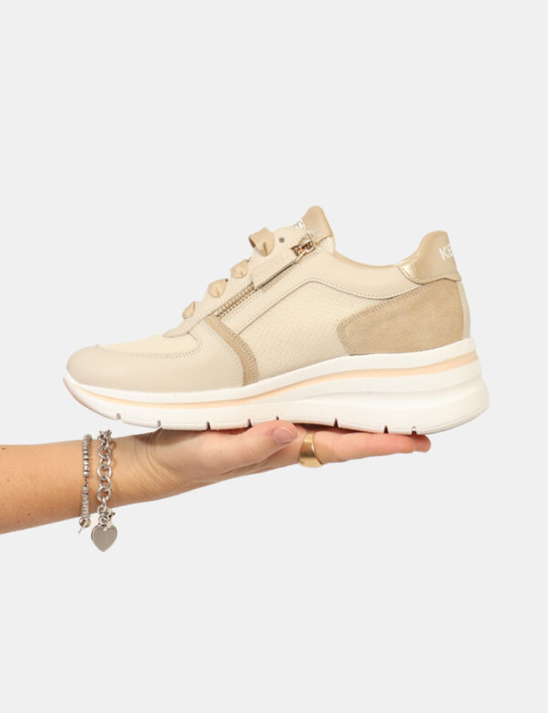 Sneakers Keys Beige - Sneakers con suola rialzata, in tessuto e cuoio total beige con dettagli e zip dorata. L'indossatura è