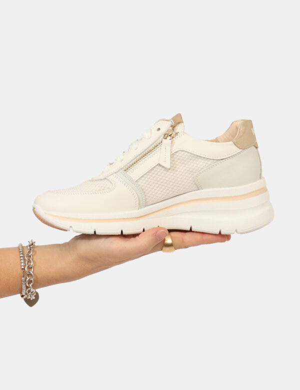 Sneakers Keys Bianco - Sneakers con suola rialzata, in tessuto e cuoio total bianco con dettagli e zip dorata. L'indossatura