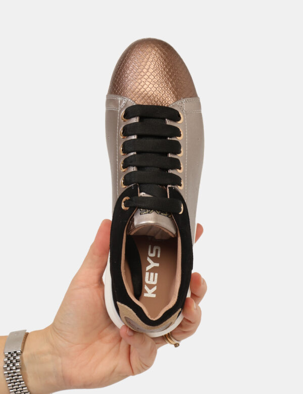 Sneakers Keys Bronzo - Sneakers in tessuto e cuoio total bronze con dettagli neri. L'indossatura è pratica e confortevole an