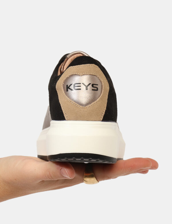 Sneakers Keys Bronzo - Sneakers in tessuto e cuoio total bronze con dettagli neri. L'indossatura è pratica e confortevole an