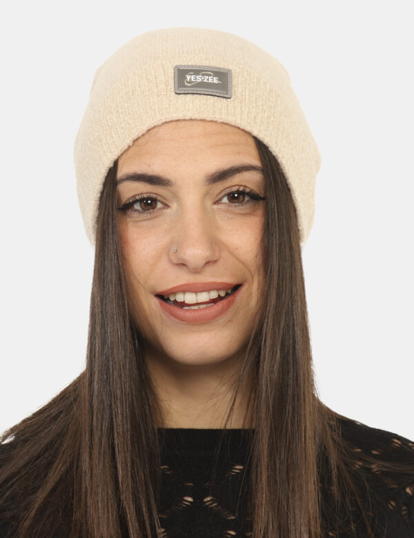Cappello Yes Zee Beige - Cappellino modello berretto con risvoltino, in total beige, più patch logo brand e filo lurex dorat