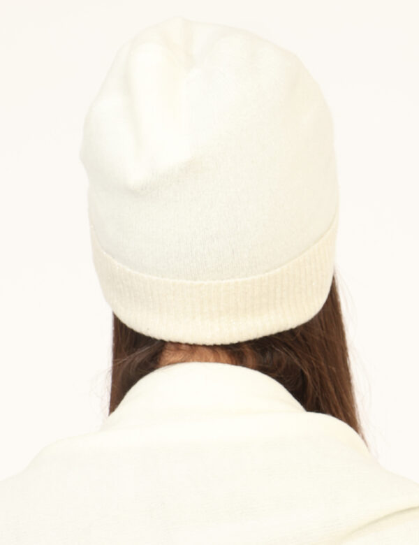 Cappello Yes Zee Bianco - Cappellino modello berretto con risvoltino, in total bianco, più patch logo brand e filo lurex dor