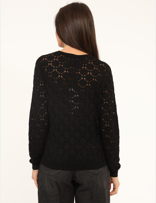 Maglione Yes Zee Nero - Maglione traforato, in total nero con girocollo classico e filo lurex. La vestibilità è morbida e re