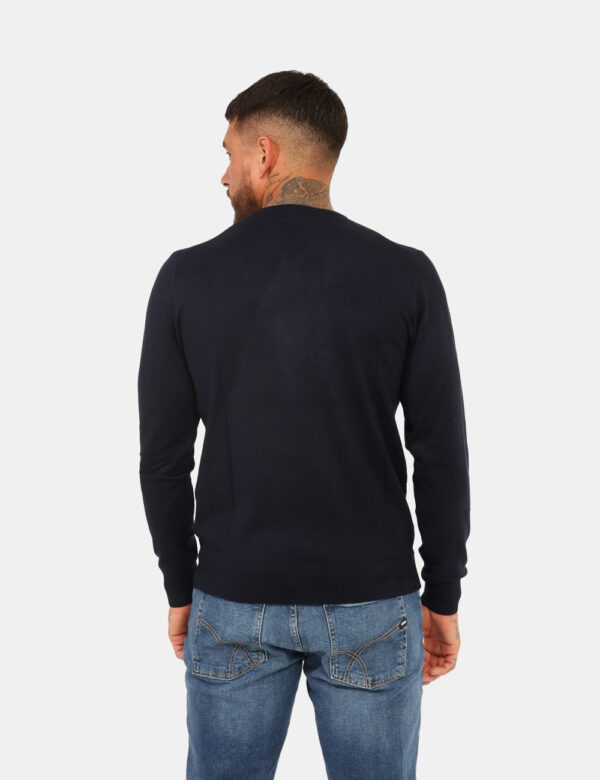 Maglione Yes Zee Blu - Maglione classico, girocollo, con trama intrecciata e in total blu. La vestibilità è morbida e regola