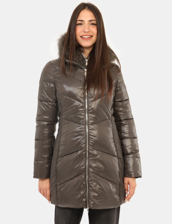 Piumino Yes Zee Grigio - Piumino lungo a collo alto, con cappuccio e fake fur, in total grigio con tasche a scomparsa e chiu