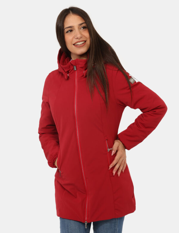 Giacca Yes Zee Rosso - Giacca invernale con cappuccio removibile, in total rosso scuro, con patch logo brand e tasche a tagl