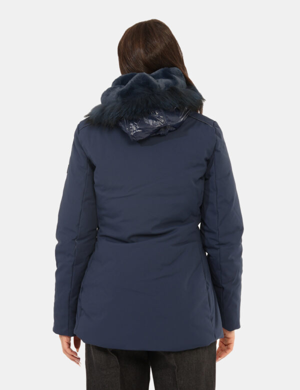 Giacca Yes Zee Blu - Giacca invernale con cappuccio arricchito da fake furo, in total blu navy, con interno simil piumino co