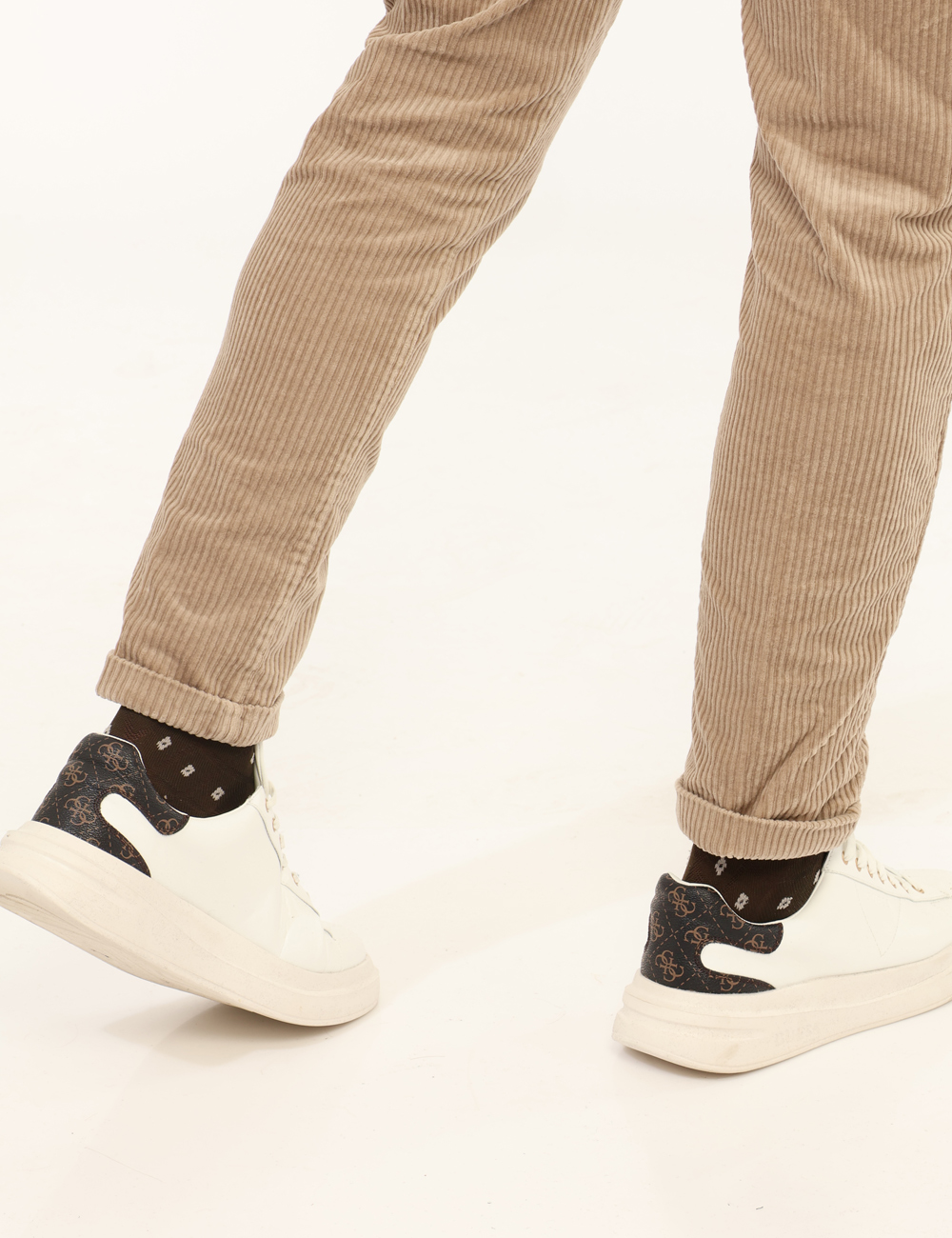 P660-PU00-OA_BEIGE_AI25_5 Pantaloni Yes Zee Beige - Pantaloni in simil velluto total beige, con tasche a taglio trasversale sul fronte e tasche a fess