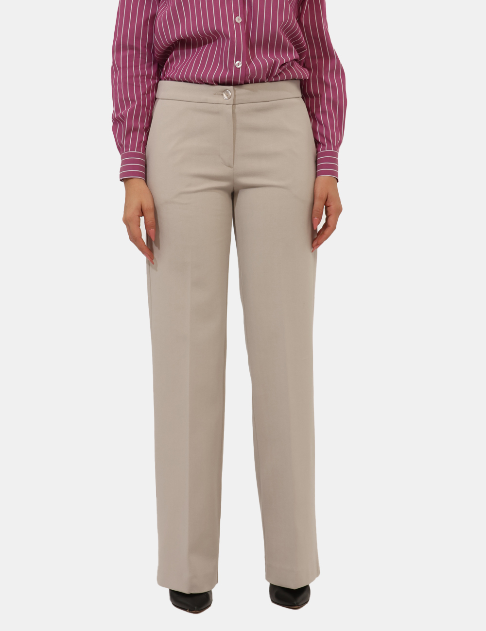 PD08SA25-TVP28-OA_SABBIA_AI25_5 Pantaloni Materica Beige - Pantaloni larghi, eleganti, in total sabbia, con tasche a taglio trasversale. La vestibilità è mo