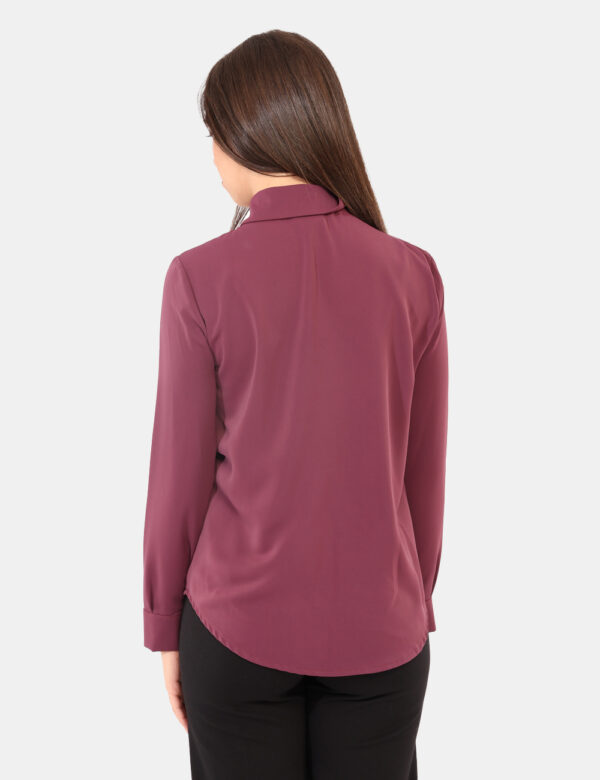 Camicia Rue De Clerie Viola - Camicia classica in total viola prugna. La vestibilità è morbida e pratica grazie a bottoni ad