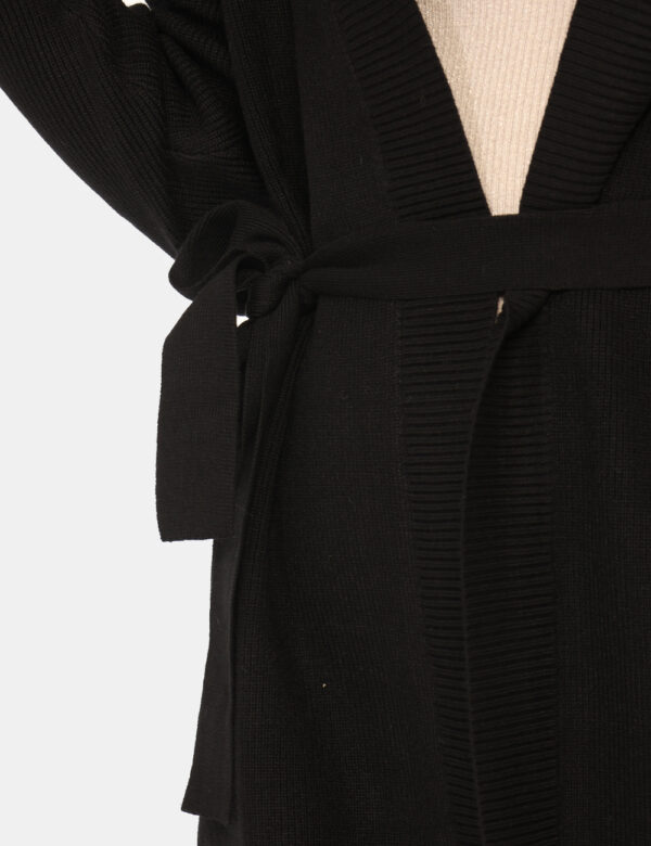 Cardigan Rue De Clerie Nero - Cardigan lungo in total nero, con cintura in tessuto coordinata che permette una vestibilità r