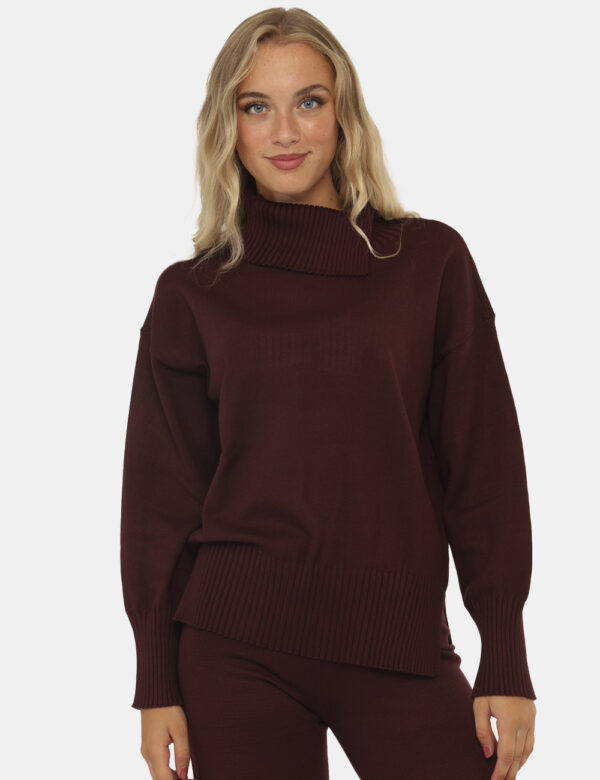 Maglione Rue De Clerie Bordeaux - Maglione dolcevita in total bordeaux. La vestibilità è morbida e regolare. Il maglione è a