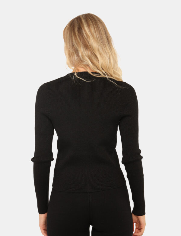 Cardigan Rue De Clerie Nero - Cardigan classico in total nero con filo lurex. La vestibilità è morbida e pratica grazie a bo