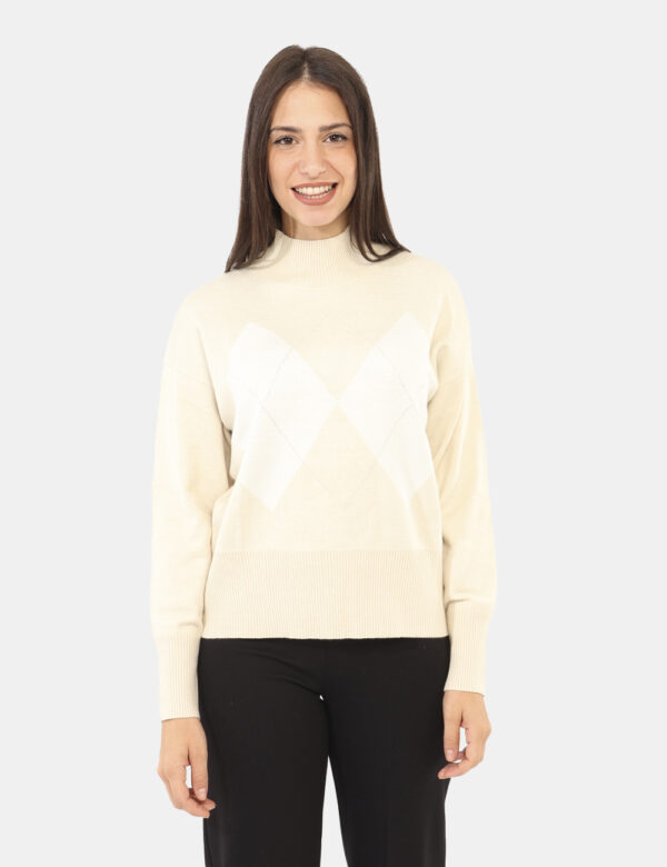 Maglione Rue De Clerie Beige - Maglione dolcevita su fantasia bianco/beige con riquadri e filo lurex. La vestibilità è morbi