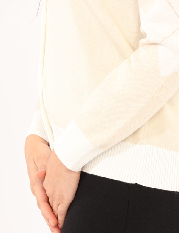 Cardigan Rue De Clerie Beige - Maglione cardigan, su base bianca e beige con stampa a riquadri e filo lurex dorato. La vesti