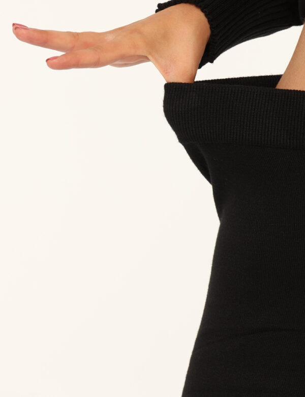 Pantaloni Rue De Clerie Nero - Pantaloni in maglina, larghi, in total nero. La vestibilità è morbida e regolabile grazie ad