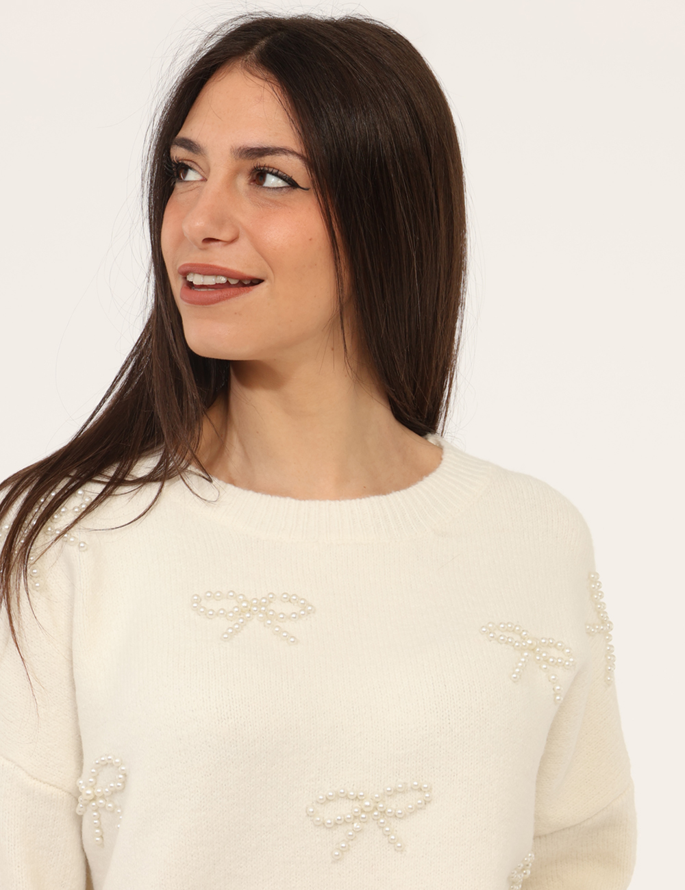 WT7010K-49701-sa_CREAM_AI25_3 Maglione Fracomina Bianco - Maglione girocollo classico in total bianco con fiocchetti in perline applicati che donano luce