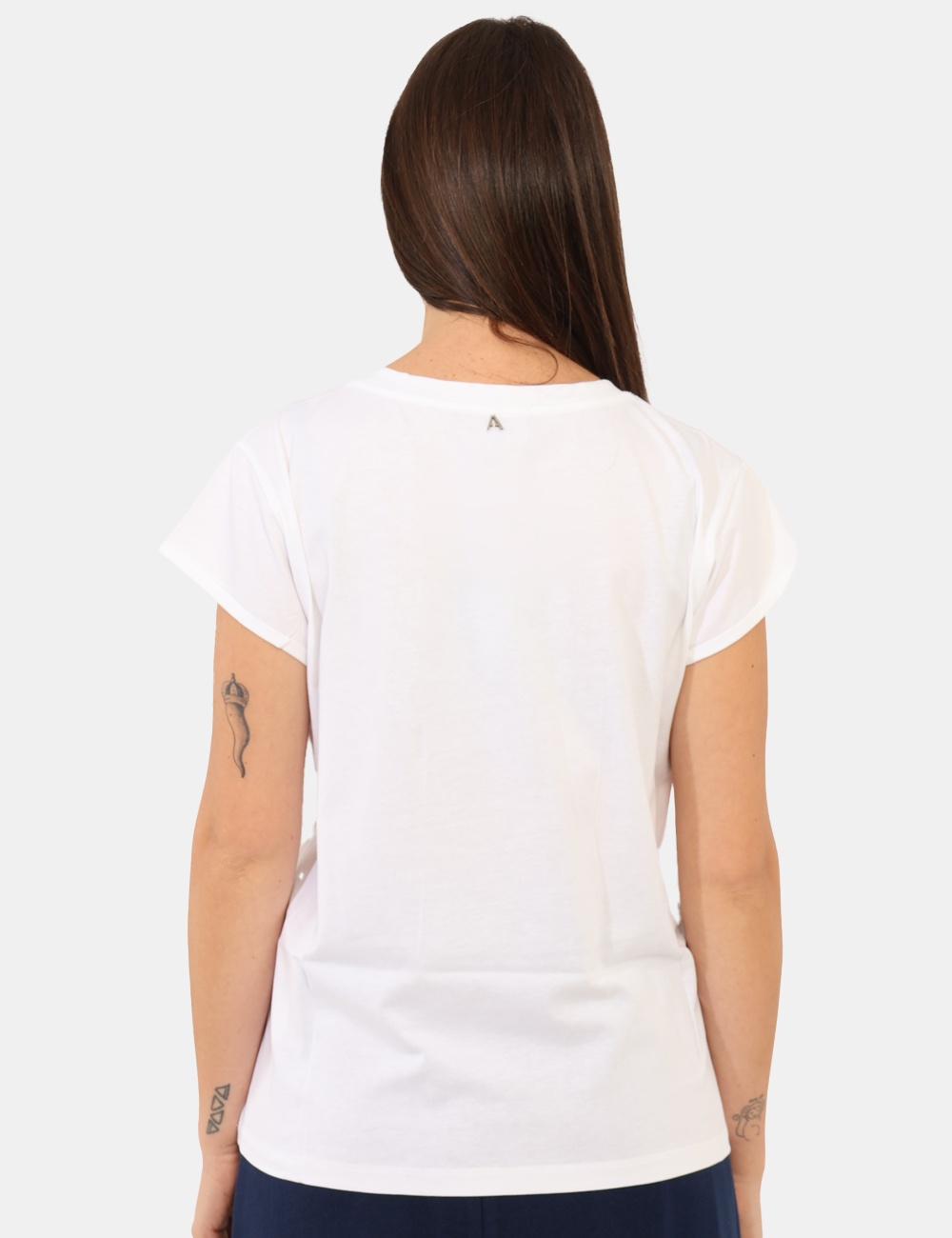 232AP2210-SA_BRIGHT-WHITE-BLACK-HEART_AI25_2 232AP2210-SA_BRIGHT-WHITE-BLACK-HEART_AI25