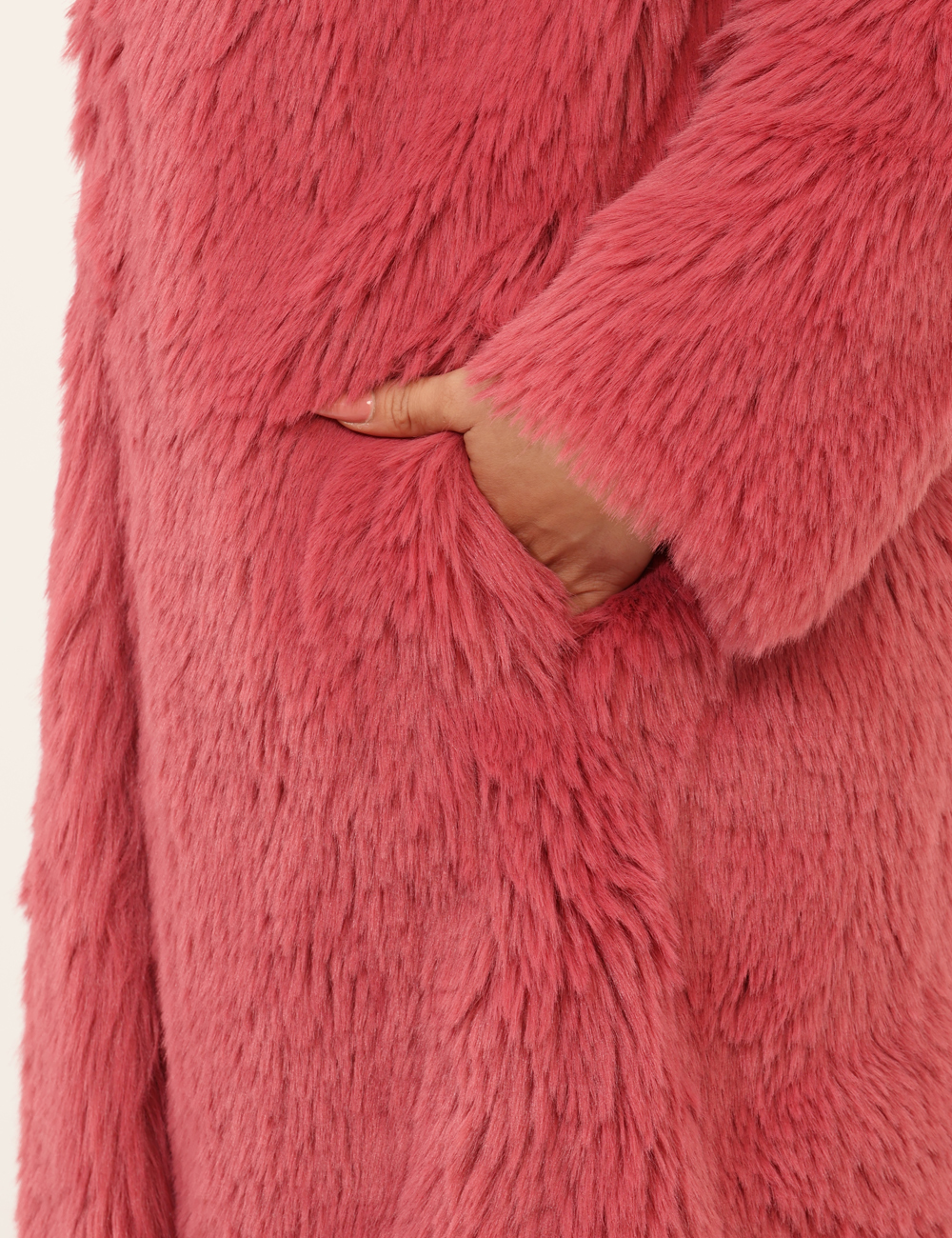 232TP2300-SA_HOLLY-BERRY_AI25_4 Giacca Twin Set Rosa - Pelliccia rosa scuro morbida e senza collo,con tasche.Cod. art. 232TP2300 SAVi ricordiamo che tutti i