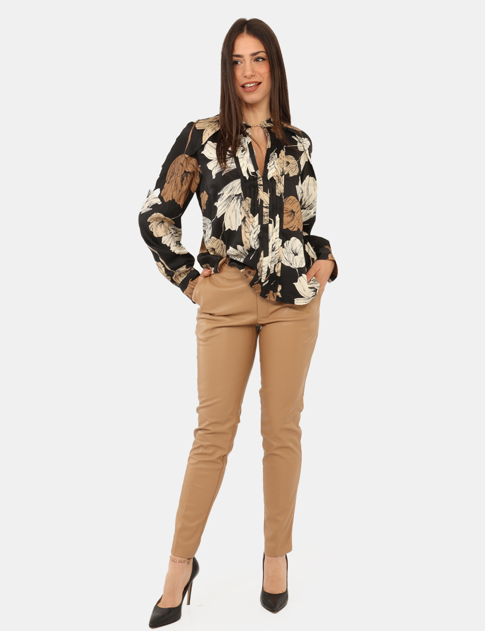 232TP2905-SA_COLD-CAMEL_AI25_1 Pantalone Twin Set Beige - Pantalone ecopelle beige, morbido ed elasticizzato.Cod. art. 232TP2905 SAVi ricordiamo che tutti