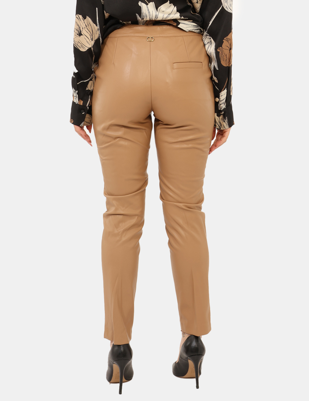 232TP2905-SA_COLD-CAMEL_AI25_2 Pantalone Twin Set Beige - Pantalone ecopelle beige, morbido ed elasticizzato.Cod. art. 232TP2905 SAVi ricordiamo che tutti