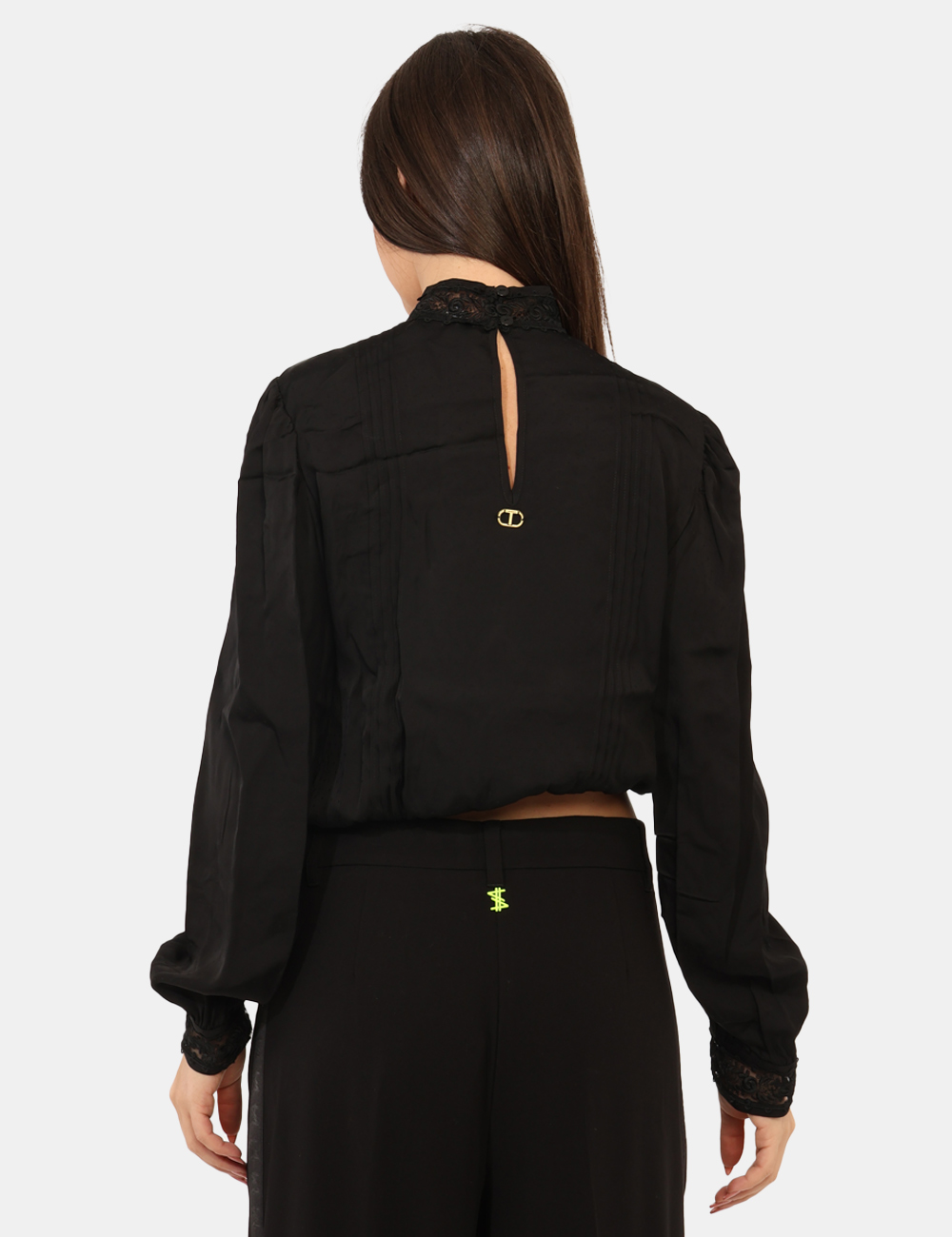 232TT2170-SA_NERO_AI25_2 Camicia Twin Set Nero - Camicia a collo alto con pizzo e dettagli tono su tono.Cod. art. 232TT2170 SAVi ricordiamo che tutti