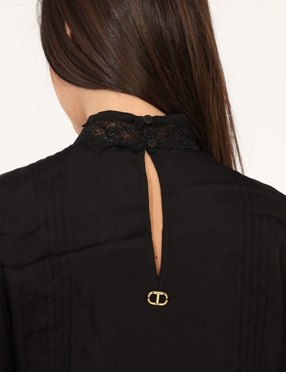 232TT2170-SA_NERO_AI25_5 Camicia Twin Set Nero - Camicia a collo alto con pizzo e dettagli tono su tono.Cod. art. 232TT2170 SAVi ricordiamo che tutti