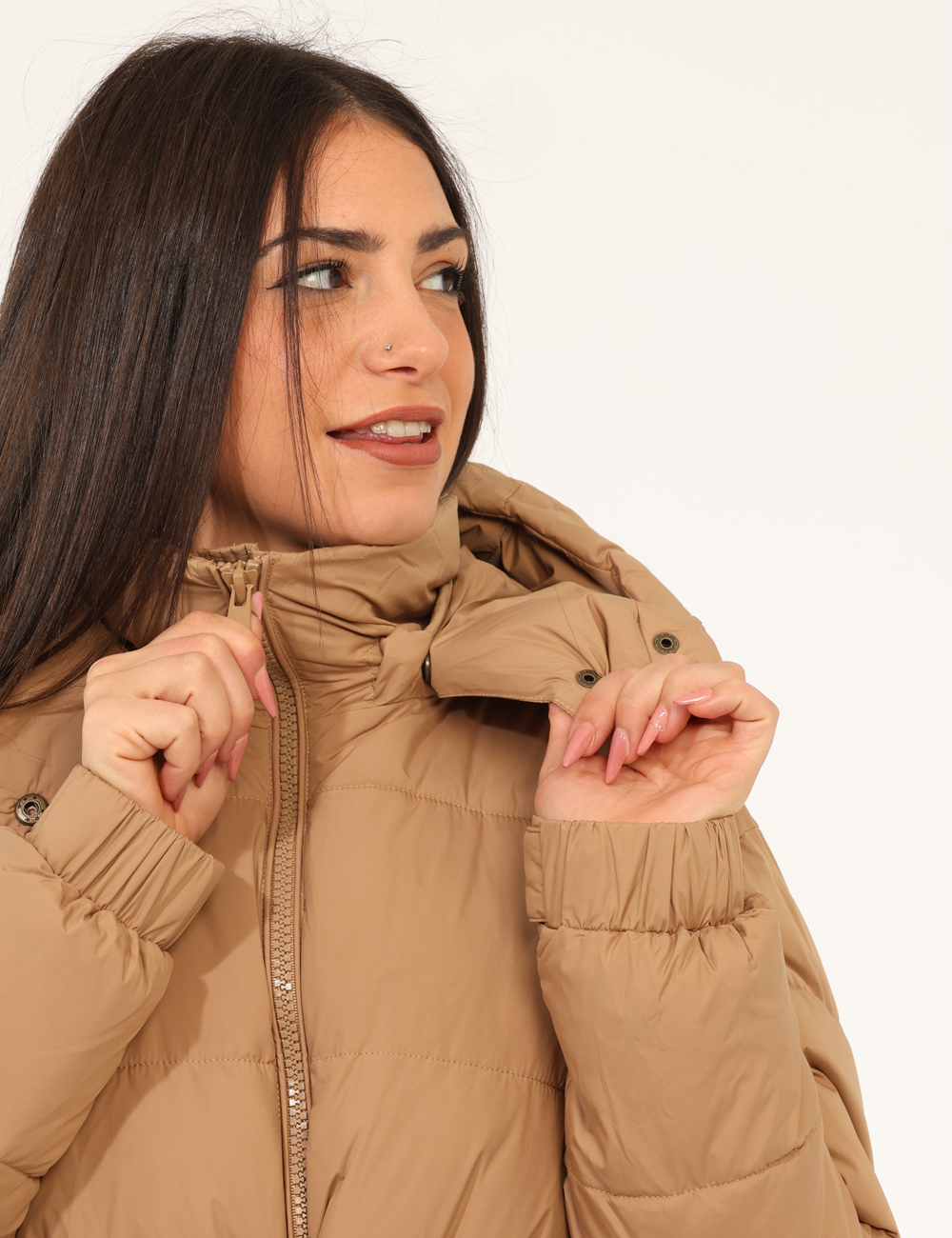 232TT2243-SA_PECAN-BROWN_AI25_5 Piumini e Parka Twin Set Beige - Piumino lungo con cappuccio rimovibile e coulisse.Cod. art. 232TT2243 SAVi ricordiamo che t