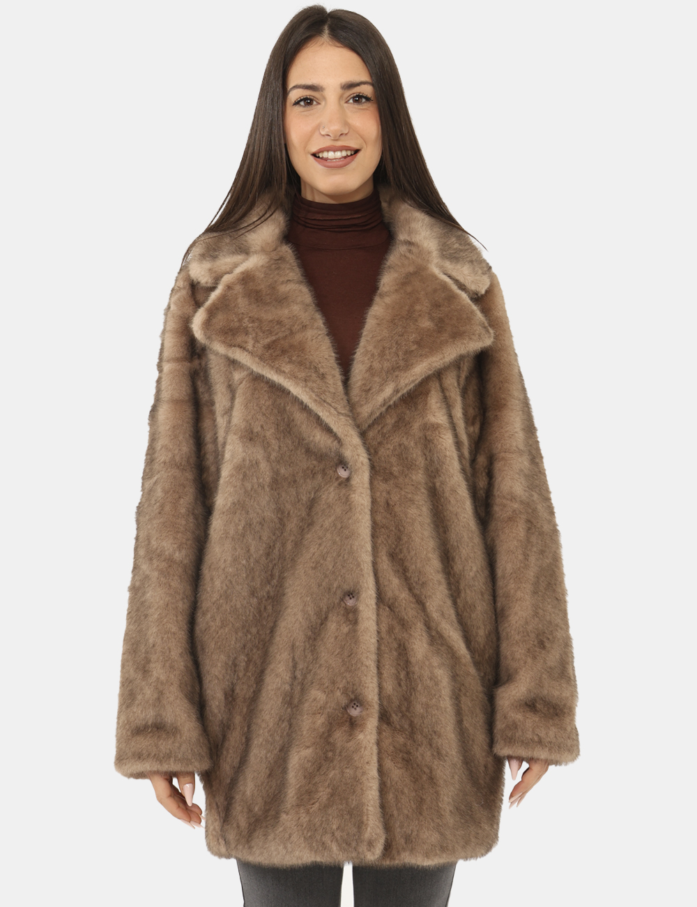 2922-OA_TALPA_AI25_6 Pelliccia Materica Marrone - Pelliccia di media lunghezza in total marrone talpa, con scollo generoso. La vestibilità è morb