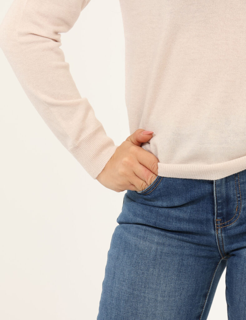 Maglione Rue De Clerie Luxury Beige - Maglione modello dolcevita, in misto lana e cashmere, total beige. La vestibilità è mo