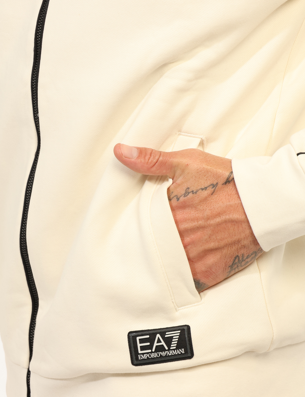 7M000973-AF10377-OA_VANILLA-ICE_AI25_5 7M000973-AF10377-OA_VANILLA-ICE_AI25