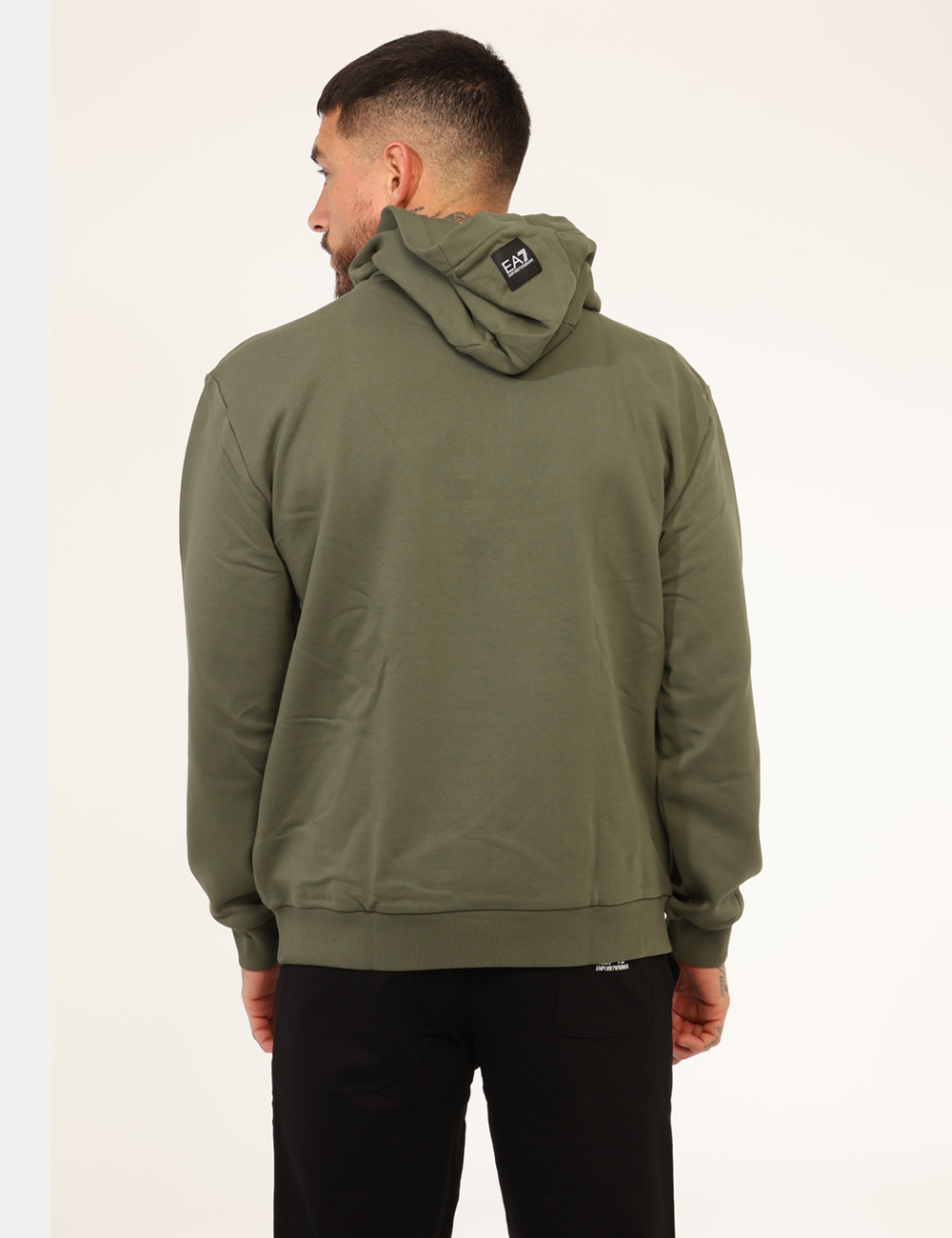 7M000978-AF17787-OA_BEETLE_AI25_2 Felpa EA7 Verde - Felpa con cappuccio, interno garzato, in total verde con stampa logo brand in versione fluo. Presente tasc