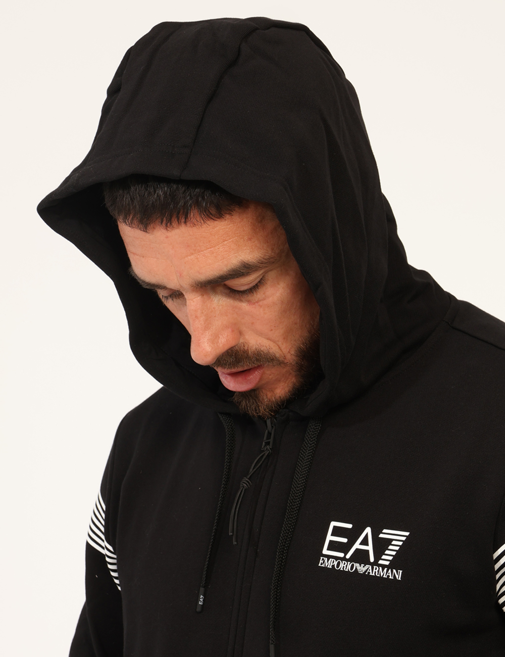 7M001127-AF10377-OA_BLACK-BEAUTY_AI25_3 7M001127-AF10377-OA_BLACK-BEAUTY_AI25